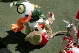 Illustration for article titled College Football Week 1 Preview: Mascot Fight To The Death