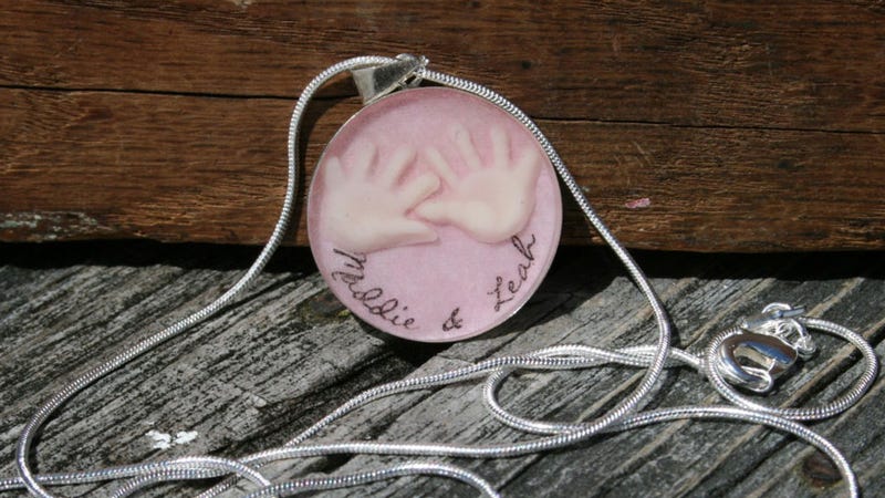 Illustration for article titled Breast Milk Jewelry: Cool New Way for Moms to Tell the World They've Given Up