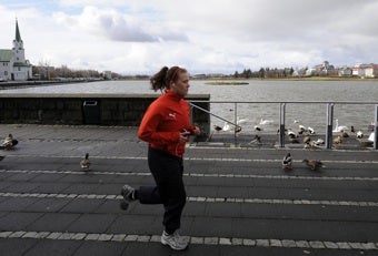 Illustration for article titled Study Finds That Women In Their 20s Exercise Less Than Men
