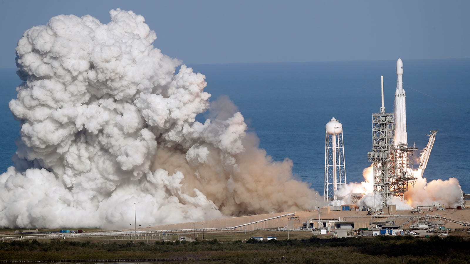 photo of SpaceX Wins $130 Million Falcon Heavy Contract to Launch Classified USAF Satellite in 2020 image