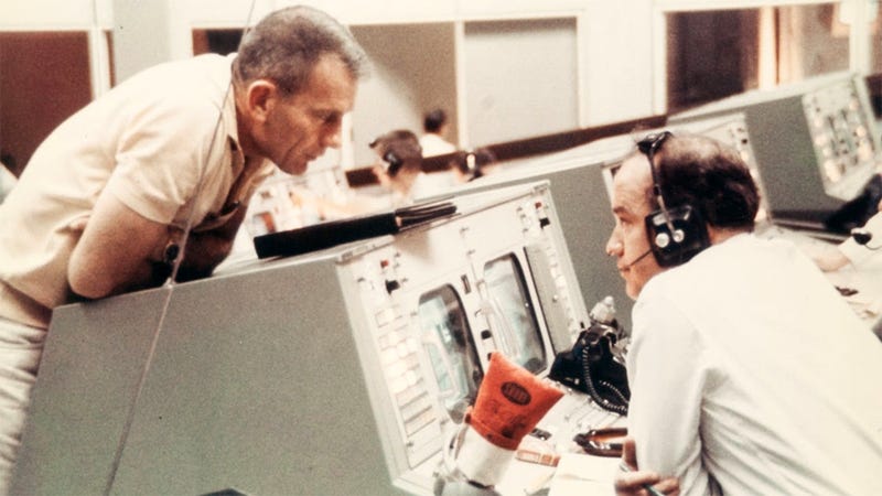 Illustration for article titled Classic Mission Control Photos Show Space Heroes On The Ground