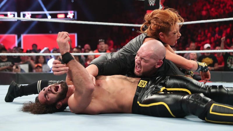 Illustration for article titled WWE's Intergender Experiment Is Still A Work In Progress