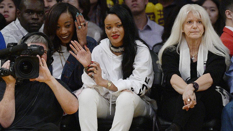 Illustration for article titled Rihanna Has Signed a Deal to Release Her Own Make-Up Line