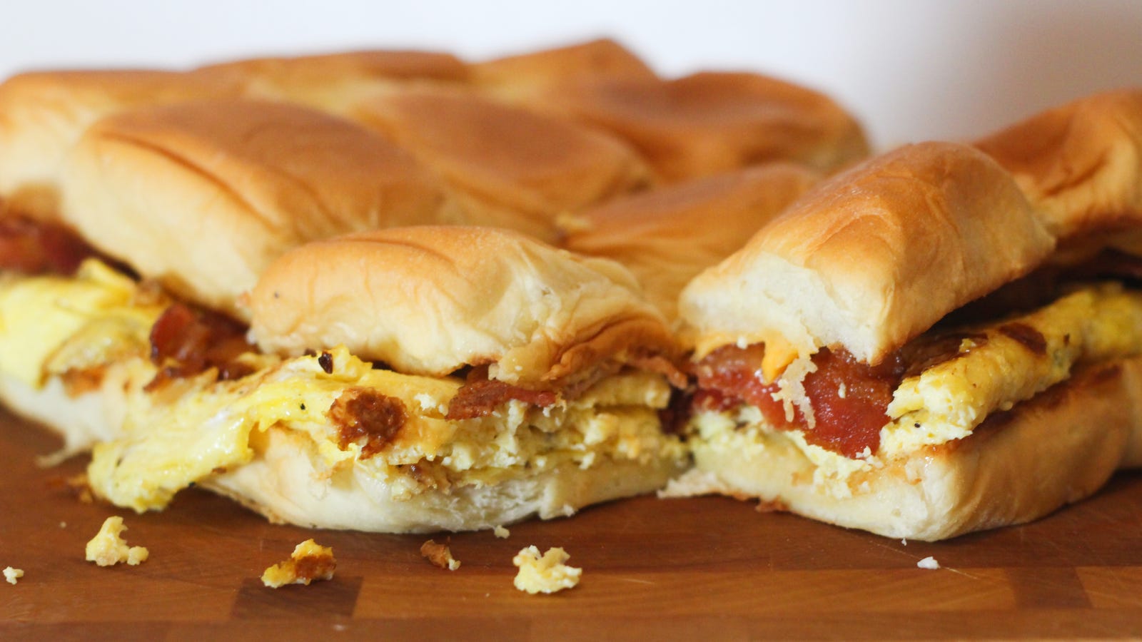 How to Make Breakfast Sandwiches on One Pan