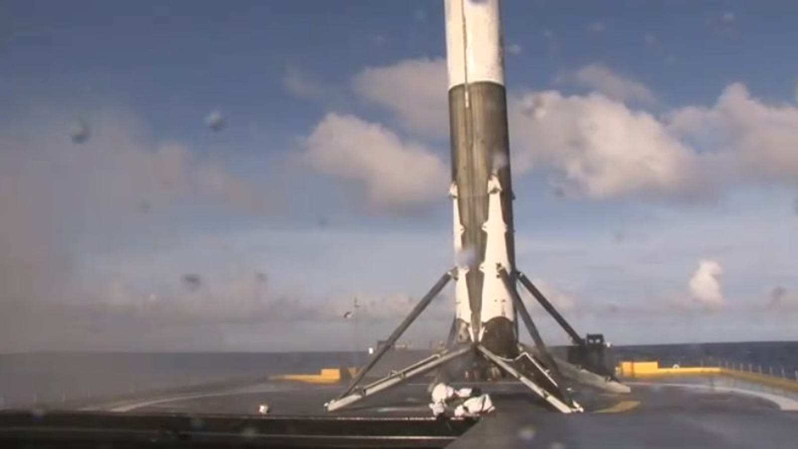 Tres de tres: el Falcon 9 vuelve a aterrizar en el mar (y ésta era de las difíciles)