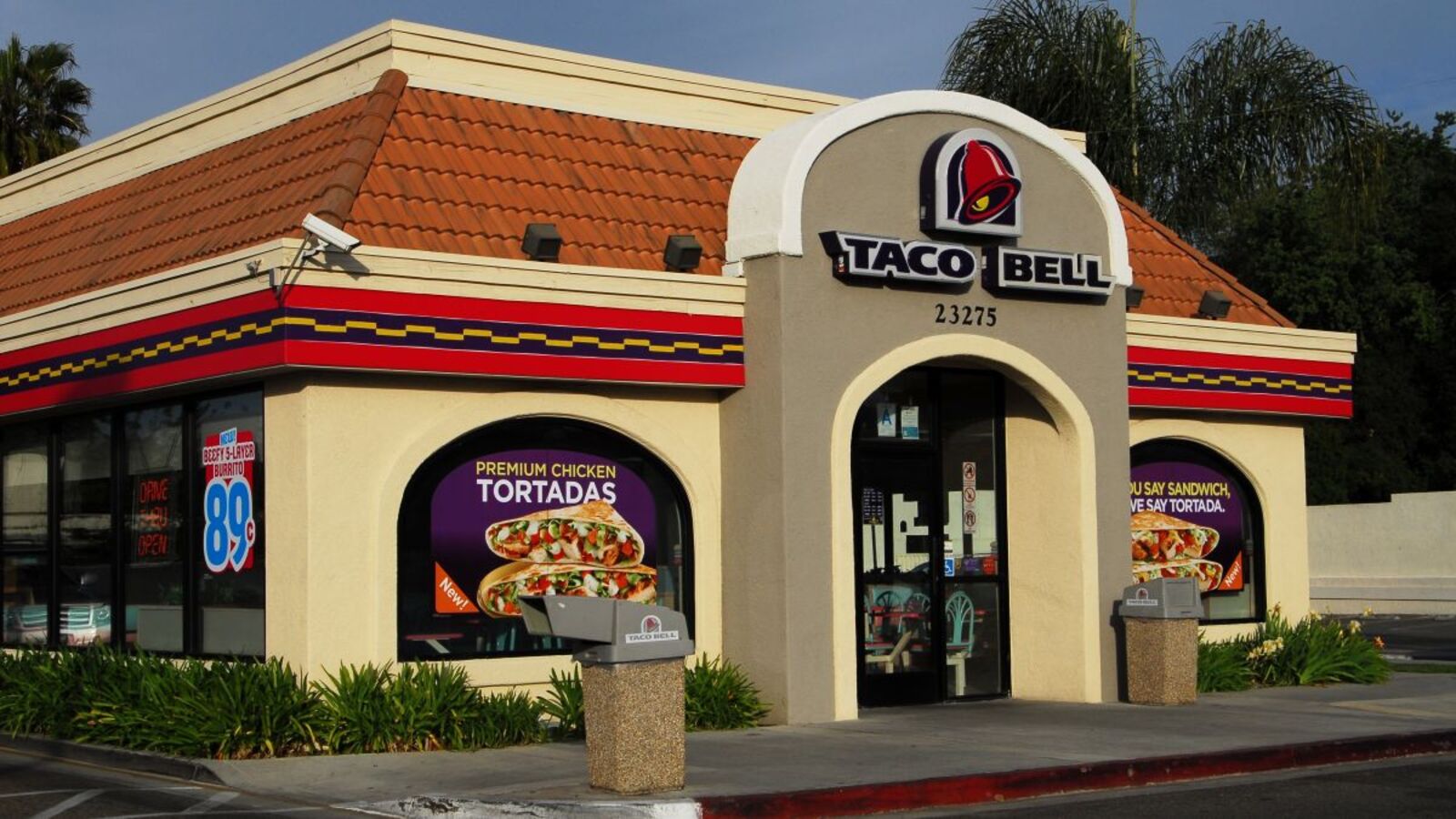 Last Call: T-Bell teams up with T-Mobile for free T-acos