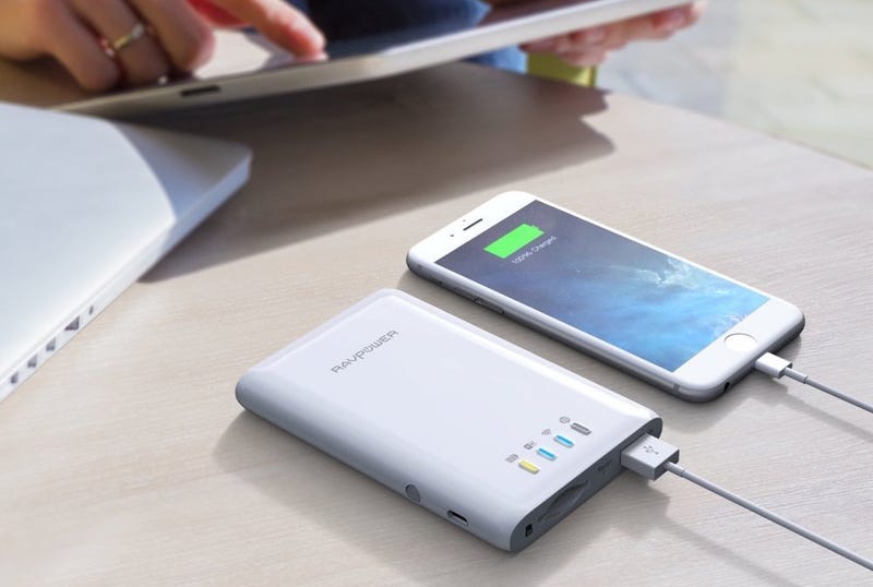 Access Flash Drives and SD Cards On Your Phone With RAVPower’s Filehub