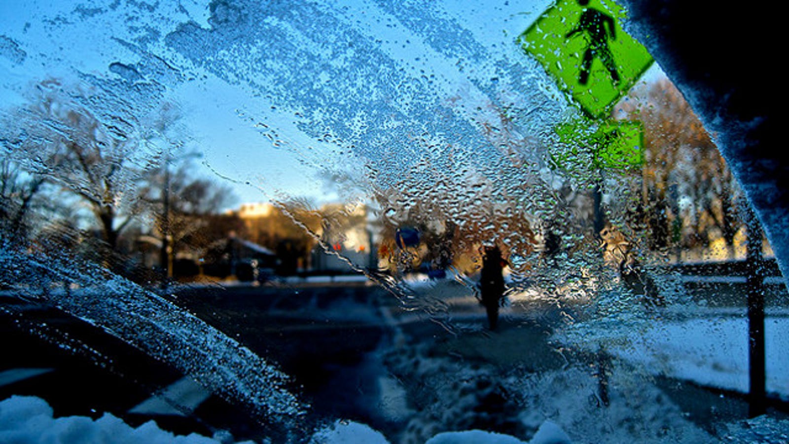 Spray Your Windshield With A Vinegar Solution To Avoid Frost