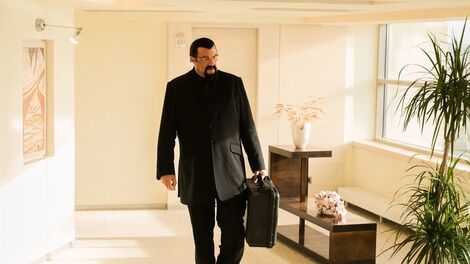 Here's Steven Seagal groping a 16-year-old Katherine Heigl