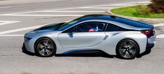 Illustration for article titled BMW Is Developing Street Lights That Also Charge Your Electric Car