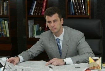 Illustration for article titled The True Story Of The J-School Grad Who Landed A Brooklyn Bar Sit-Down With Mikhail Prokhorov