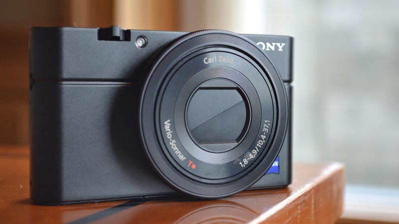Illustration for article titled Sony RX100: This Is How You Cram a 1-Inch Sensor and Wide Aperture Lens Into a Point-and-Shoot Body