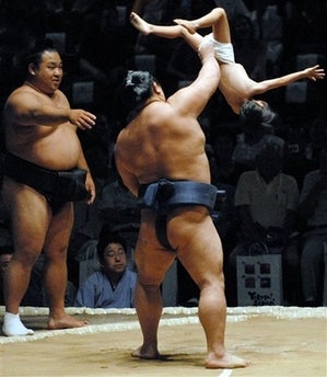 Illustration for article titled Sumo Wrestlers Turn To iPads Because Of Giant Sausage Fingers