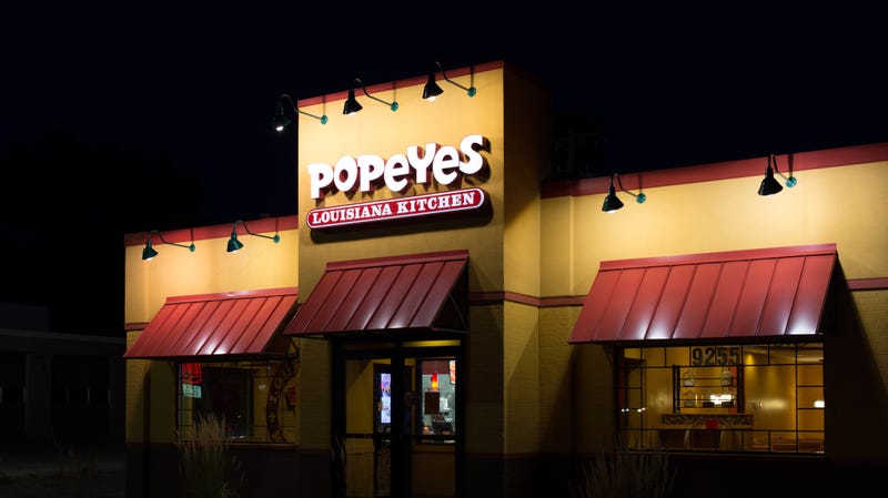 Illustration for article titled Tennessee man sues Popeyes for running out of chicken sandwiches