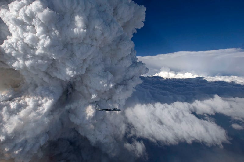 Illustration for article titled These Photos Of F-15s Flying Near Towering Forest Fires Are Totally Nuts