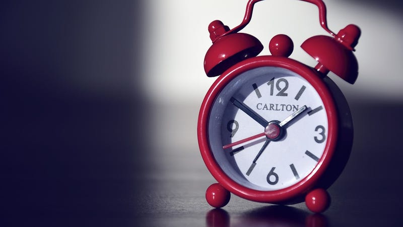 Why You Should Stop Using Your Phone to Wake Up and Buy a Real Alarm Clock - Lifehacker