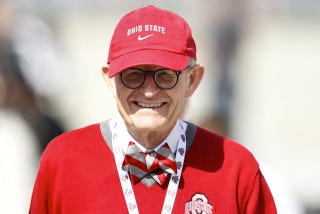 Illustration for article titled Gordon Gee Joked That Catholics Can't Be Trusted, The SEC Can't Read