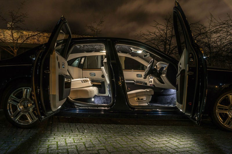 Illustration for article titled Rolls Royce Ghost - Because it's cheaper than a Lear