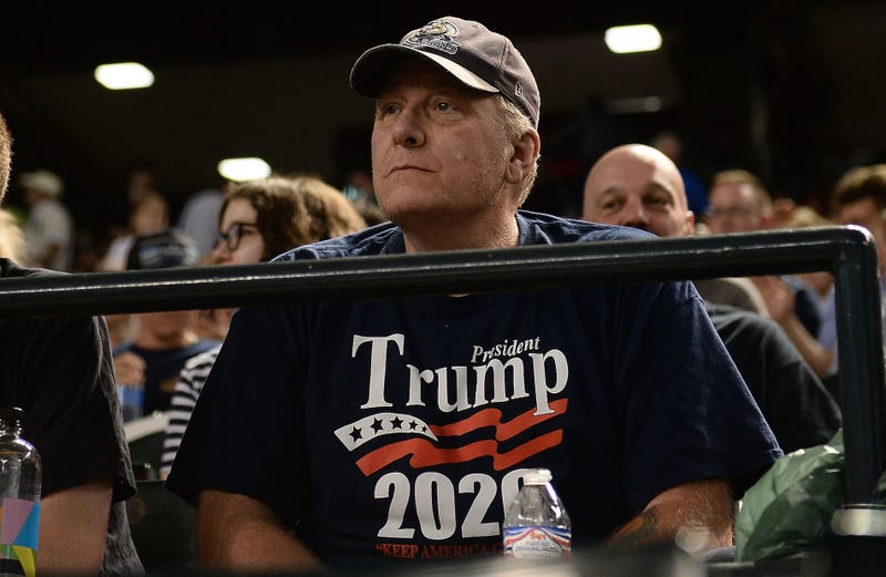 Illustration for article titled Curt Schilling Goes On Radio, Melts Down As He Defends Liking And Sharing Memes