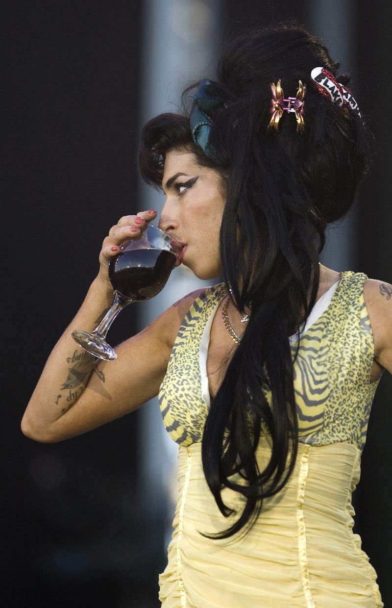 Amy Winehouse Booed Off Stage During Her 10th Consecutive Comeback Tour