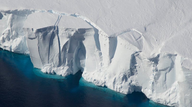 Illustration for article titled Scientists Propose Pumping 74 Trillion Tons of Artificial Snow Onto to the West Antarctic Ice Sheet to Stop Its Collapse