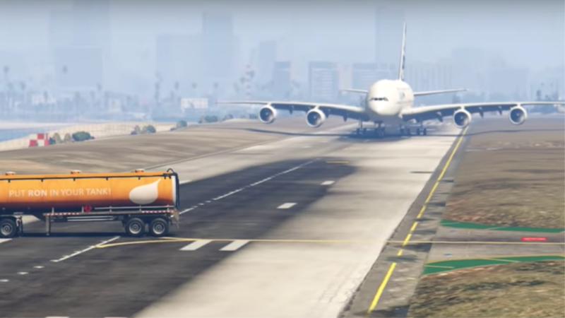 Illustration for article titled Un político de Pakistán elogia el vídeo de un piloto de avión evitando un desastre. Era una escena de GTA V