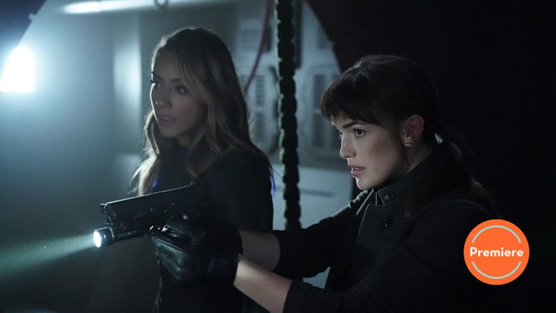 Illustration for article titled Agents of S.H.I.E.L.D. picks up the pieces in a confident, table-setting premiere