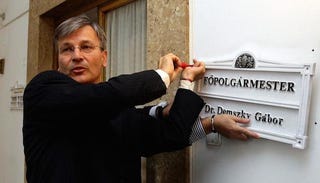 Illustration for article titled Demszky Gábor is fejest ugrott a budapesti főpolgármester-castingba