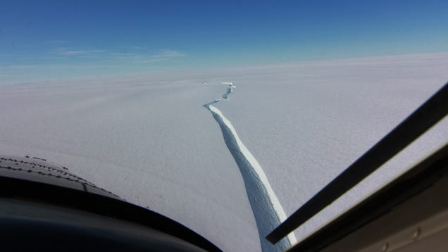 Iceberg More Than 20 Times the Size of Manhattan Breaks Off Antarctic Ice Shelf