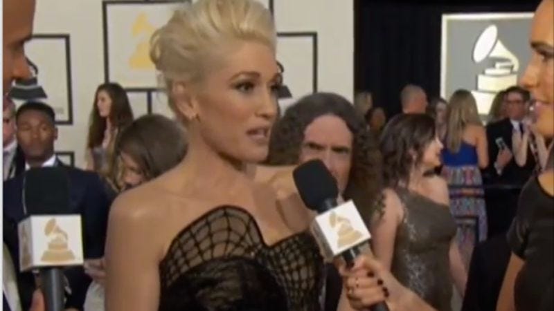 Illustration for article titled “Weird Al” videobombed Gwen Stefani’s red carpet interview and it was great