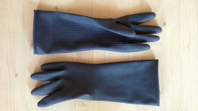 Illustration for article titled Help! I Need the Perfect Pair of Dishwashing Gloves.