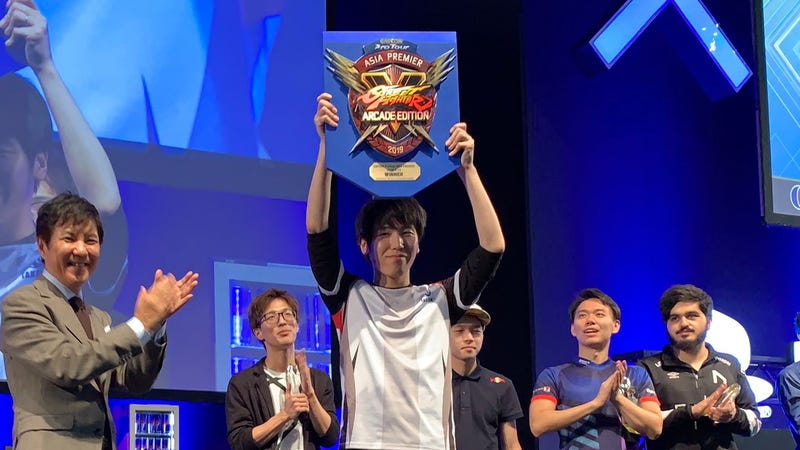 Illustration for article titled Street Fighter Champion Gives Up Thousands In Protest Of Japanese Bureaucracy