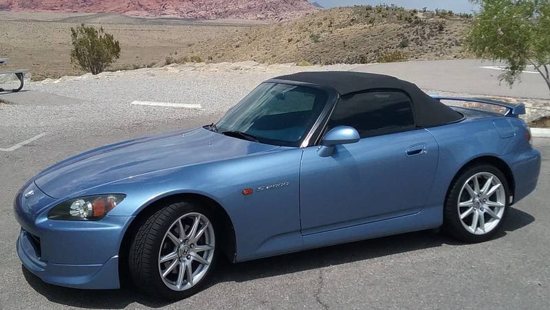 Illustration for article titled At $18,250, Would You Toy With Buying This 2004 Honda S2000?