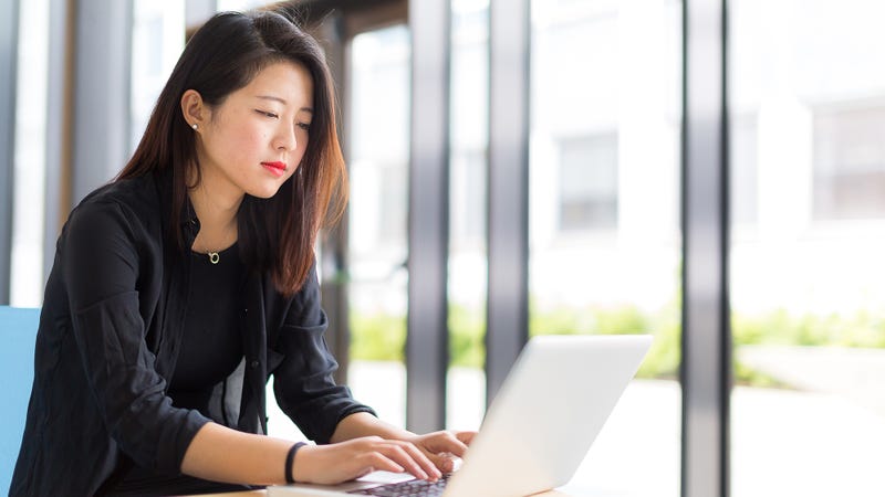 Illustration for article titled Efficiency Win: This New Gmail Predictive Text Feature Will Auto-Write Passionate Replies To Ardent Love Letters From Your Suitors