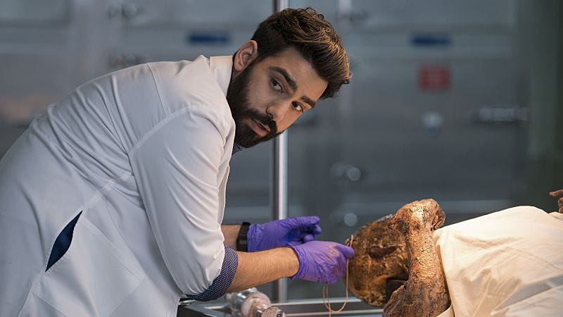 Illustration for article titled iZombie manages an unmanageable amount of plot by making it fun
