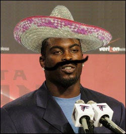 Illustration for article titled Michael Vick, Police Can't Agree On Whether Weed Is Classified As "Jewelry"