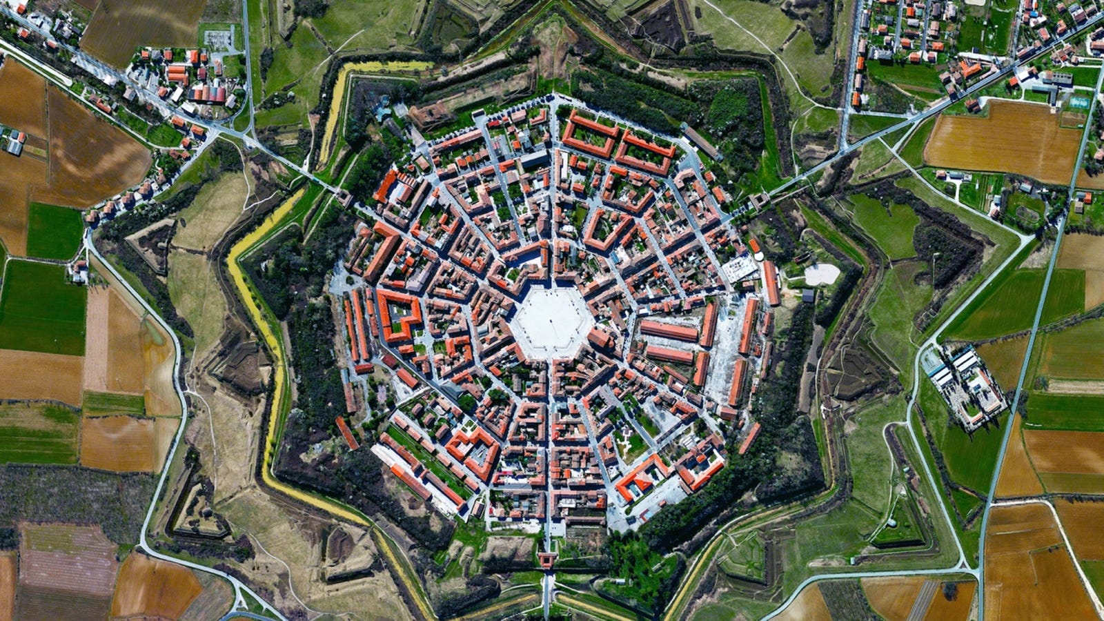 10 sorprendentes ciudades planificadas vistas desde el cielo