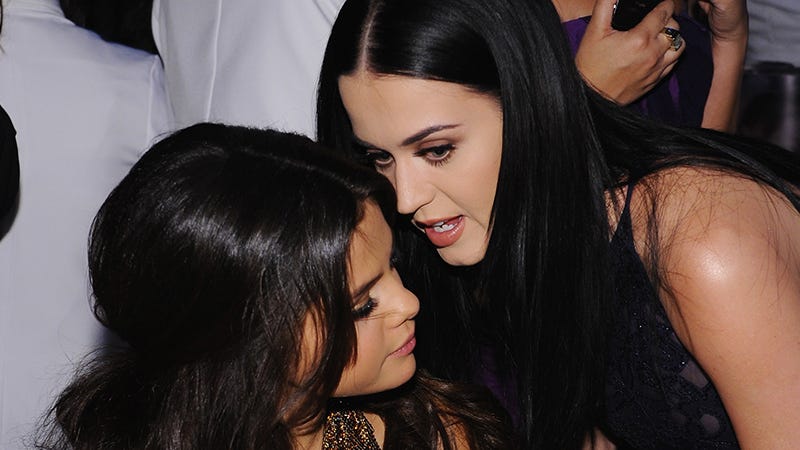 Illustration for article titled Selena Gomez and Katy Perry Responded to the Orlando Bloom ‘Conspiracy’ With Emojis