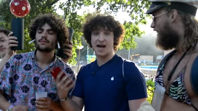 Screenshot: IPhone 7 Headphones Prank