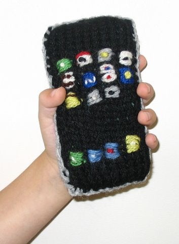 Illustration for article titled Knitted iPhone Made of Pure Wool and Love is Shatterproof