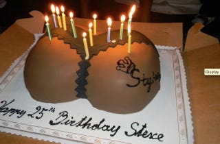 Illustration for article titled Buffalo Bills WR Celebrates His Birthday With A Cake That Looks Like His Ladyfriend's Ass