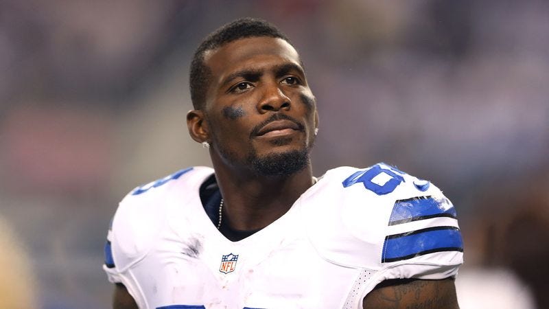 Illustration for article titled Dez Bryant Smacks Son During Thanksgiving Game Promo