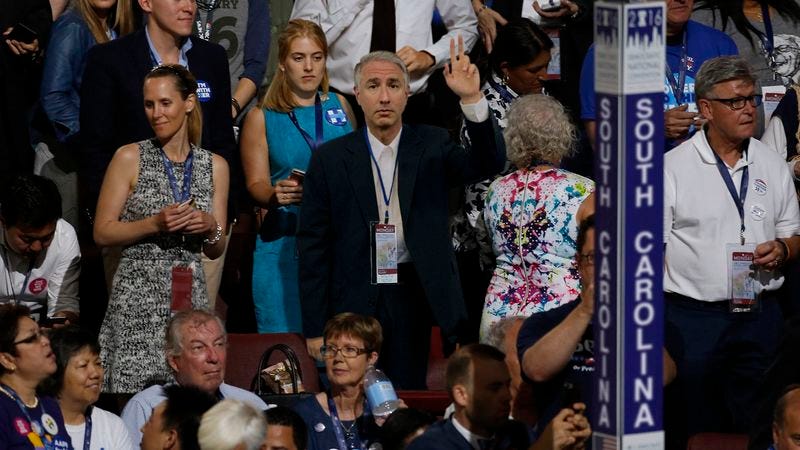 Illustration for article titled Lone Superdelegate Voting For Martin O’Malley Feels Like Total Fucking Idiot