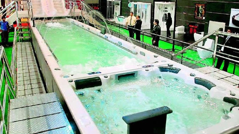 World's Largest Bathtub. Just that: World's Largest Bathtub