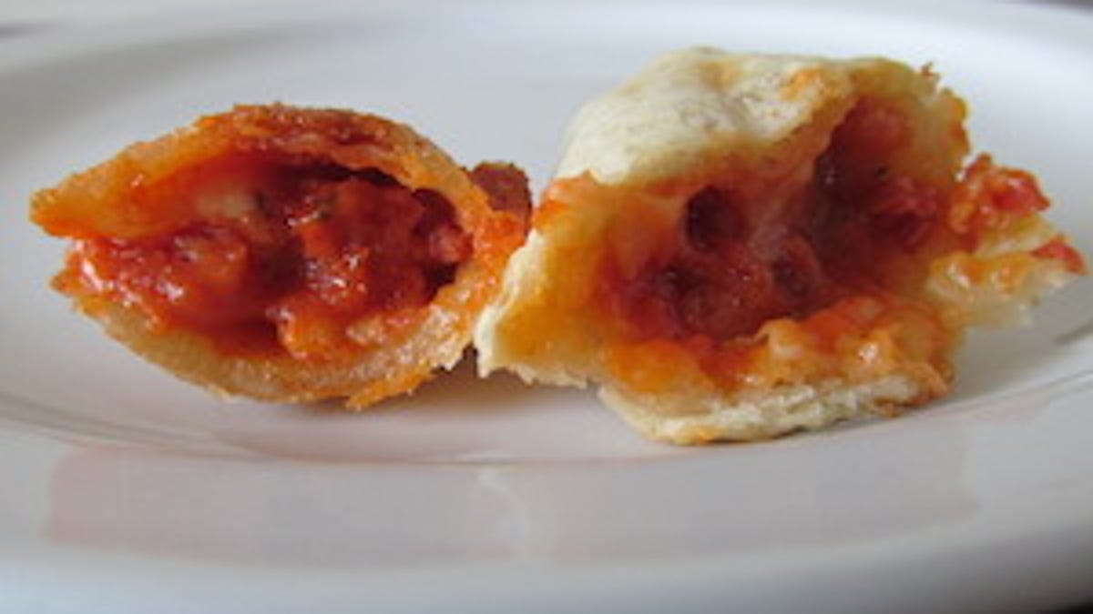 Frozen Food Smackdown Totino S Pizza Rolls Vs Hot Pockets Snack Bites