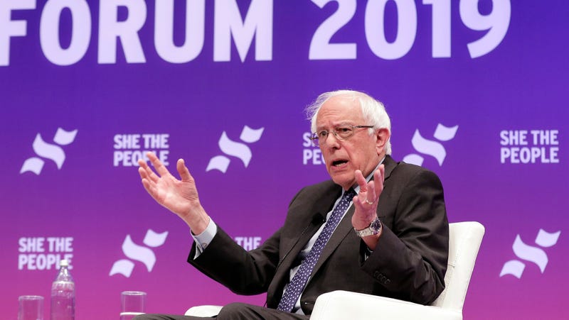 Illustration for article titled Why Hasn't Bernie Sanders Gotten Better at This?