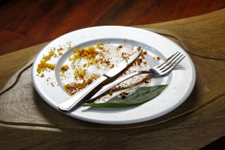 Illustration for article titled WaPo Writer Loses His Shit Over Servers Taking Away Empty Plates