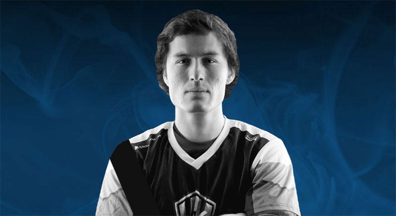 Illustration for article titled Pro Gamer Phillip “Phizzurp” Klemenov Killed In Car Crash