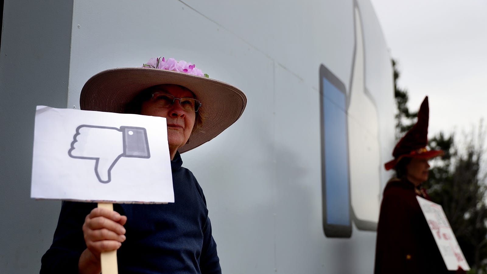 QnA VBage How to Keep Your Phone Number (Sort of) Private on Facebook