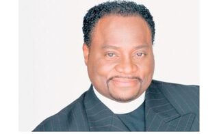 Illustration for article titled Eddie Long Accused in Ponzi Scheme